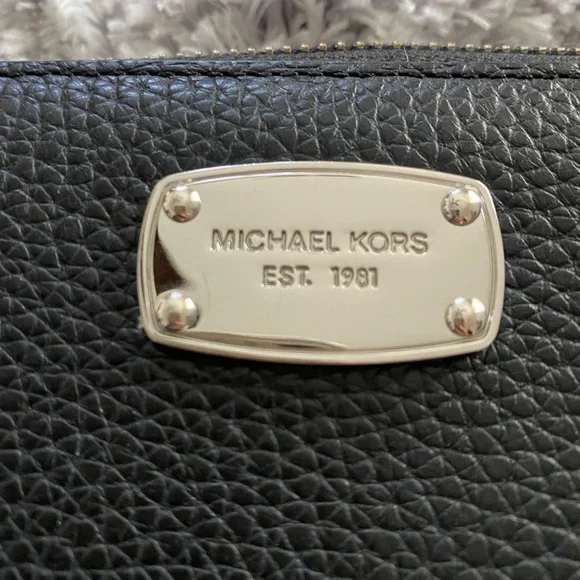 Michael Kors black wristlet - Picture 4 of 7